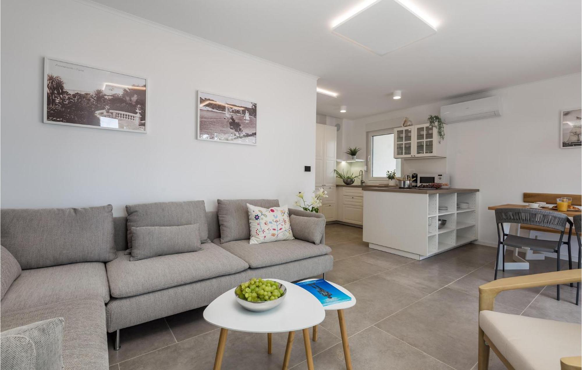 Amazing Apartment In Mali Losinj With Wifi Buitenkant foto